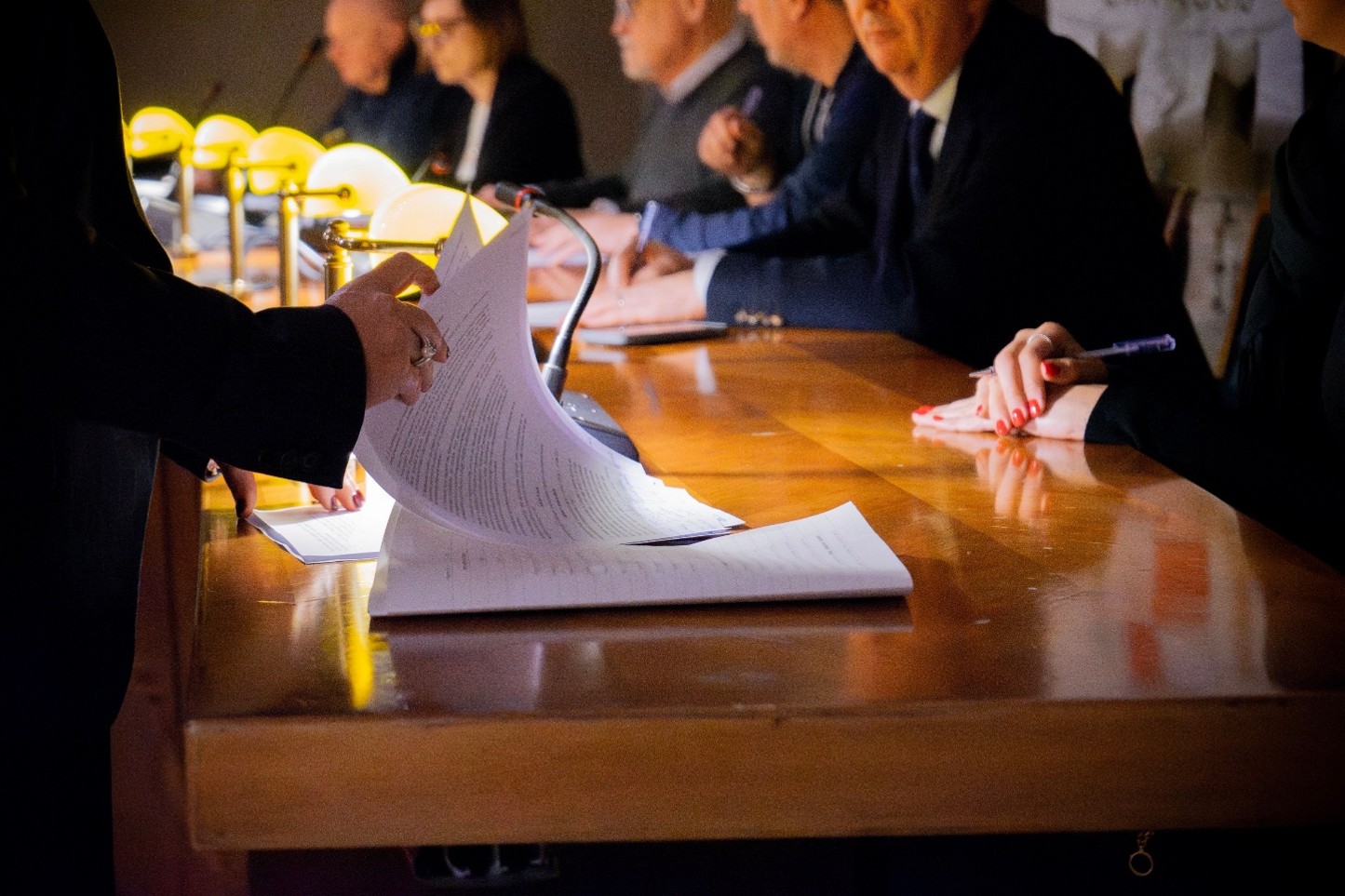 Decreto Flussi 2027: quote e calendario delle domande